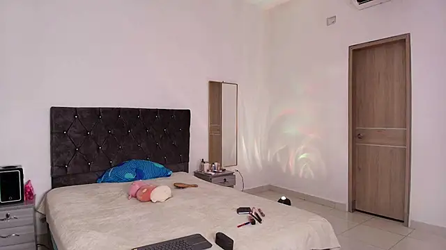 AuroraFiore online show from 4, 10, 2025