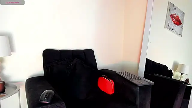 victoria  lace  online show from 10, 4, 2026