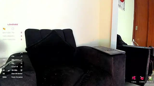 victoria  lace  online show from 30, 11, 2025