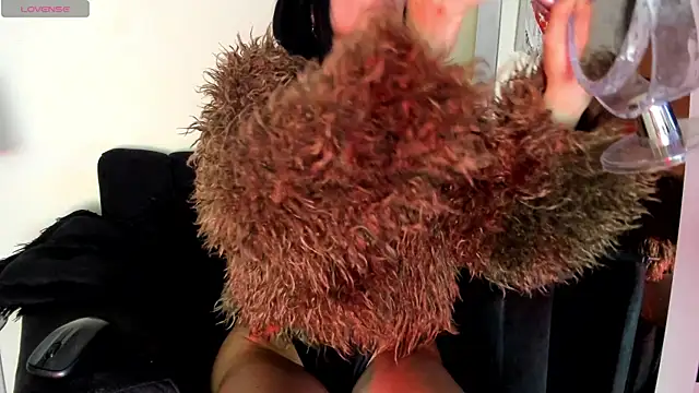 victoria  lace  online show from 2, 4, 2026