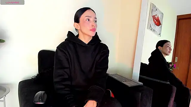 victoria  lace  online show from 23, 2, 2026