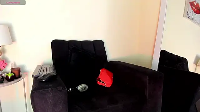 victoria  lace  online show from 14, 4, 2026