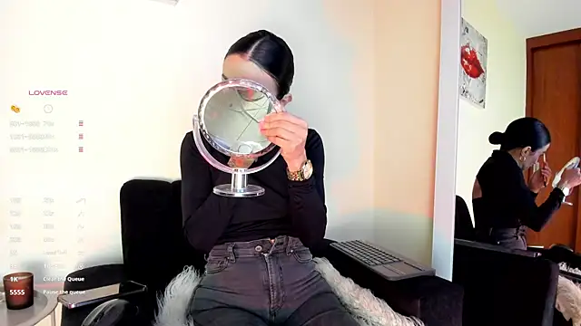 victoria  lace  online show from 20, 12, 2025