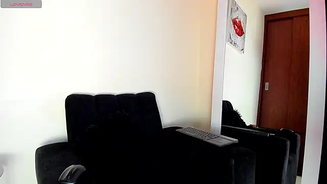 victoria  lace  online show from 3, 2, 2026