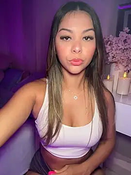 tuckersabrina online show from 13, 4, 2026