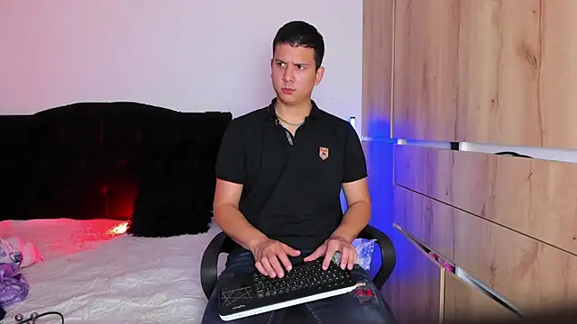 Snapshot of ANDREZALVAREZ chatting on 1, 11, 2025 ANDREZALVAREZ online show from 1, 11, 2025