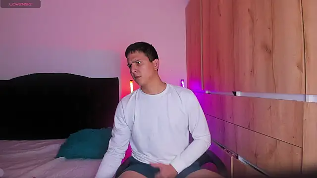 Snapshot of ANDREZALVAREZ chatting on 1, 11, 2025 ANDREZALVAREZ online show from 1, 11, 2025