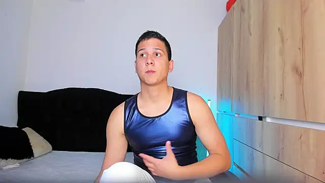 Snapshot of ANDREZALVAREZ chatting on 27, 10, 2025 ANDREZALVAREZ online show from 27, 10, 2025