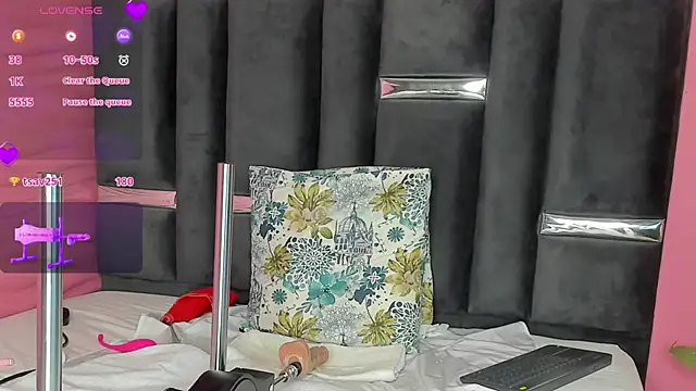 kinky polar online show from 8, 2, 2025