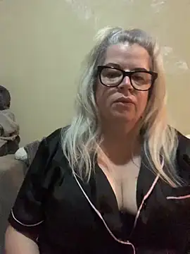 Snapshot of curvy-Ruby-Uk chatting on 8, 1, 2025 curvy-Ruby-Uk online show from 8, 1, 2025