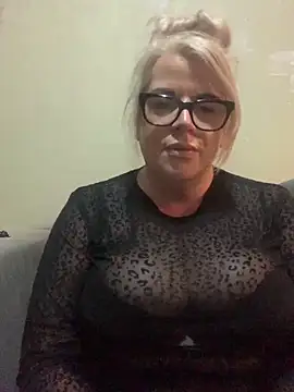 Snapshot of curvy-Ruby-Uk chatting on 2, 2, 2025 curvy-Ruby-Uk online show from 2, 2, 2025
