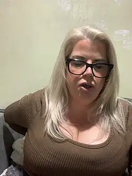 Snapshot of curvy-Ruby-Uk chatting on 24, 2, 2025 curvy-Ruby-Uk online show from 24, 2, 2025