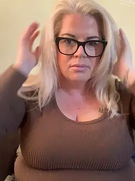 Snapshot of curvy-Ruby-Uk chatting on 24, 2, 2025 curvy-Ruby-Uk online show from 24, 2, 2025