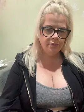 Snapshot of curvy-Ruby-Uk chatting on 10, 2, 2025 curvy-Ruby-Uk online show from 10, 2, 2025