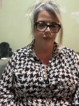 Snapshot of curvy-Ruby-Uk chatting on 14, 1, 2025 curvy-Ruby-Uk online show from 14, 1, 2025