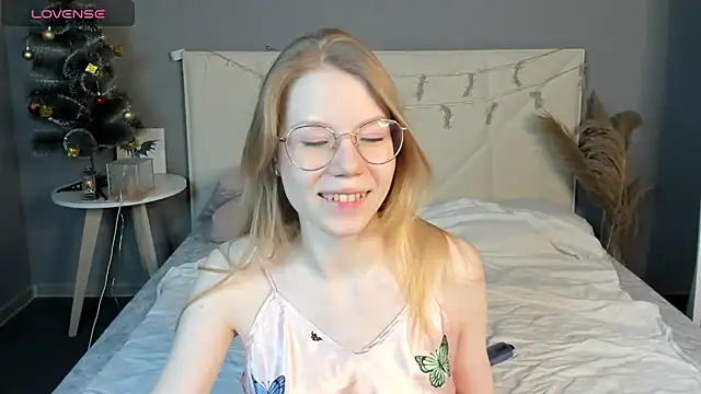 Esme Runn online show from 16, 12, 2024