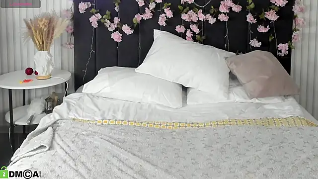 Esme Runn online show from 8, 11, 2025