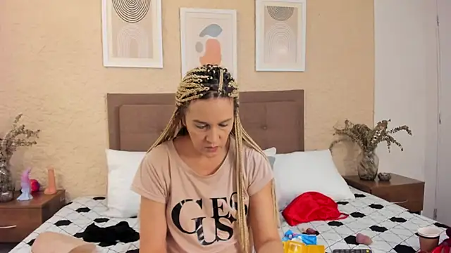 CarolinaGlamour online show from 11, 10, 2025