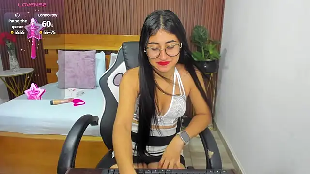 evelin leroy online show from 10, 3, 2025