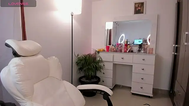 Niicoleta online show from 13, 12, 2025