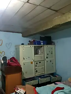 Elvishcassie  online show from 9, 3, 2025