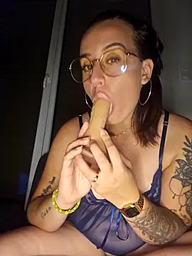 lindsay 33off online show from 24, 9, 2025