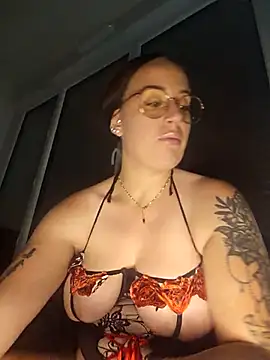 lindsay 33off online show from 8, 10, 2025