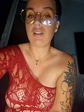 lindsay 33off online show from 24, 9, 2025