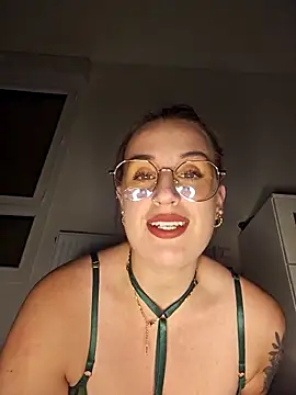 lindsay 33off online show from 11, 11, 2025