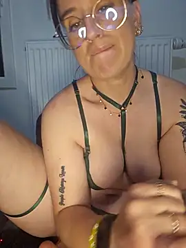 lindsay 33off online show from 24, 3, 2026