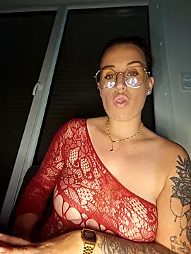 lindsay 33off online show from 6, 10, 2025