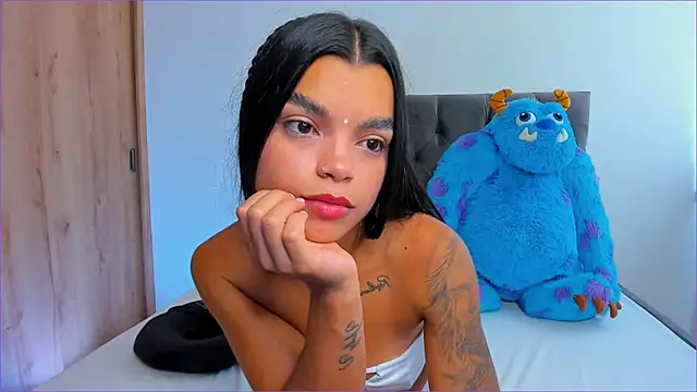 Snapshot of mia_world_ chatting on 19, 10, 2025 mia world online show from 19, 10, 2025