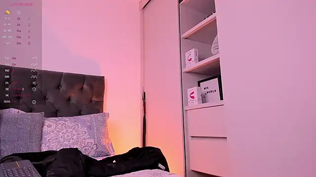 Snapshot of mia_world_ chatting on 4, 2, 2025 mia world online show from 4, 2, 2025