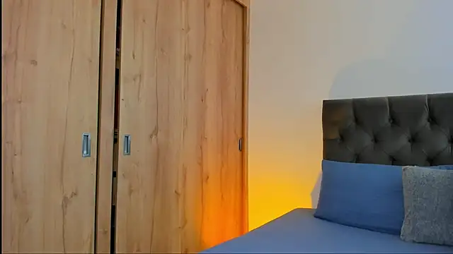 Snapshot of mia_world_ chatting on 30, 11, 2025 mia world online show from 30, 11, 2025