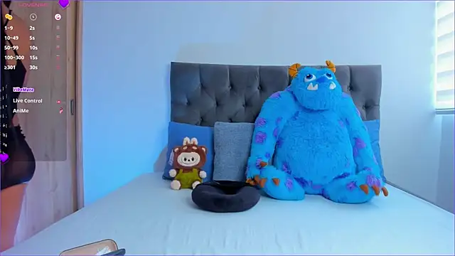 Snapshot of mia_world_ chatting on 30, 9, 2025 mia world online show from 30, 9, 2025