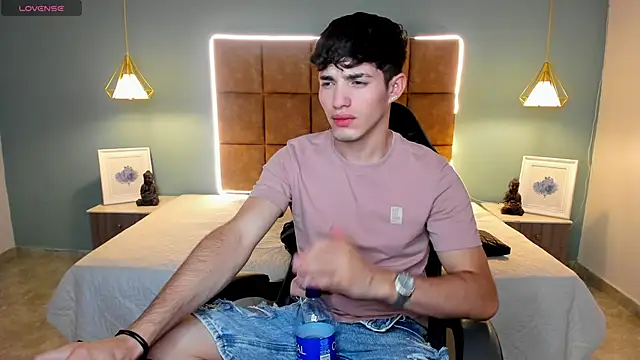 AlejooTwink online show from 3, 3, 2026