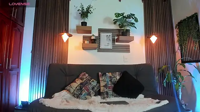 Layla 707 online show from 22, 3, 2025