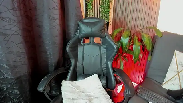 Layla 707 online show from 1, 12, 2025