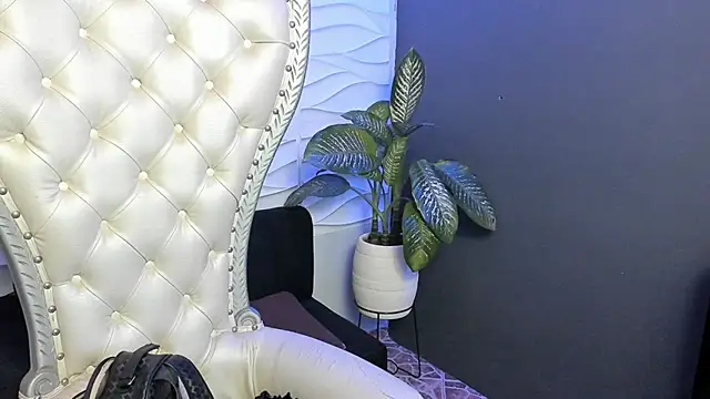 Layla 707 online show from 10, 9, 2025