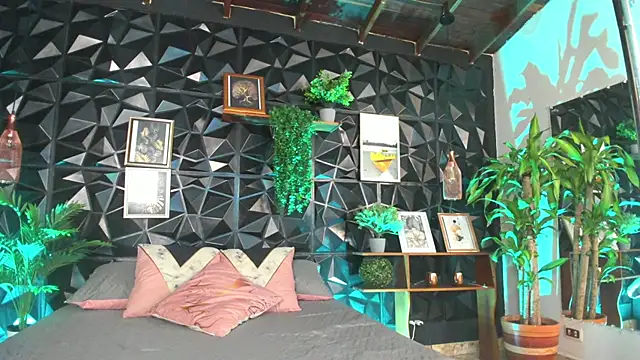 Layla 707 online show from 15, 3, 2025