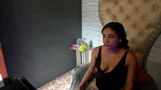 Layla 707 online show from 1, 4, 2026