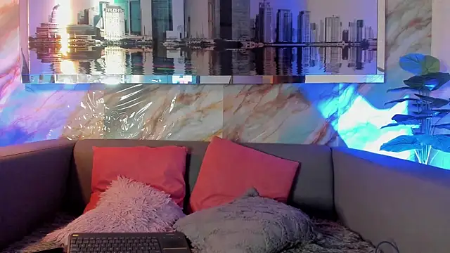 Layla 707 online show from 10, 3, 2025