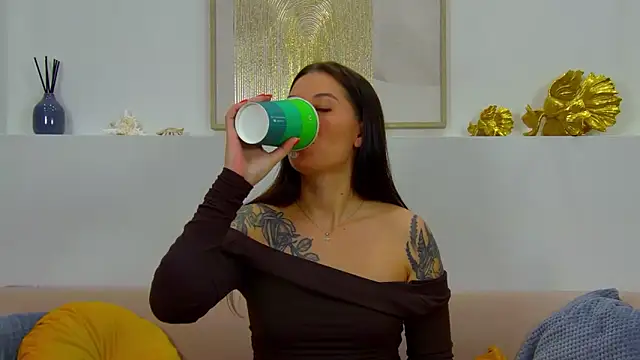 AlexandraBloom online show from 8, 9, 2025