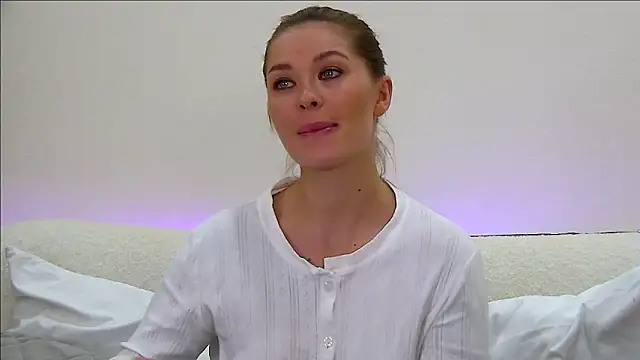 AlexandraBloom online show from 1, 10, 2025