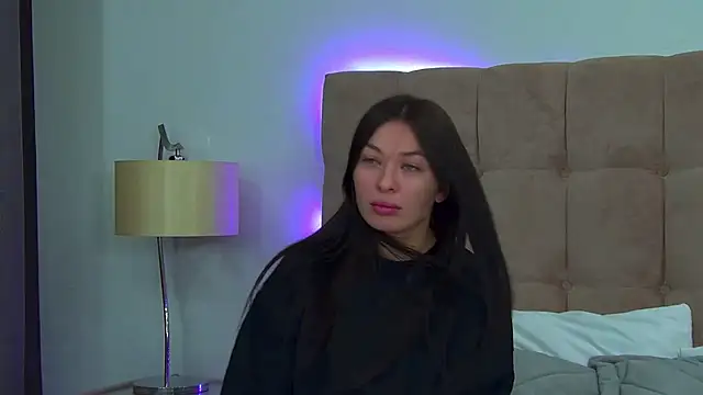 AlexandraBloom online show from 8, 11, 2025