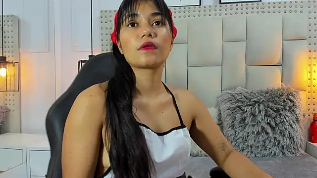 natalyclauss  online show from 7, 3, 2025