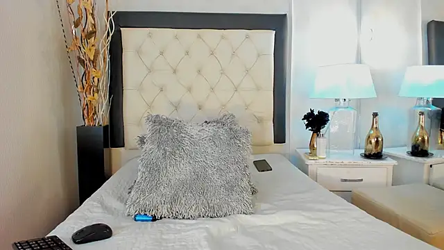 GaleHodge online show from 13, 10, 2025