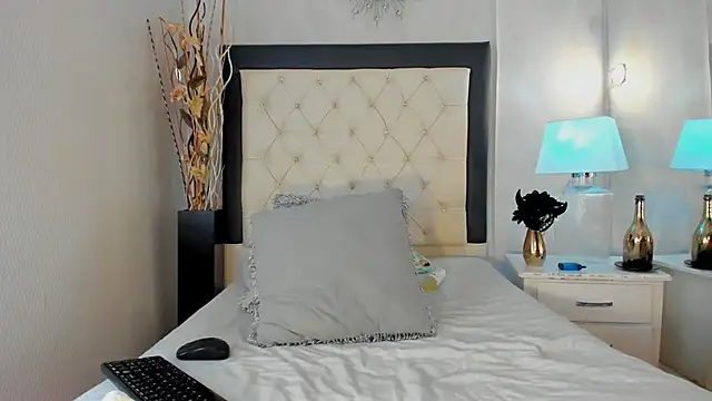 GaleHodge online show from 15, 10, 2025