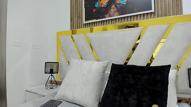 Slut Milf  online show from 21, 12, 2025