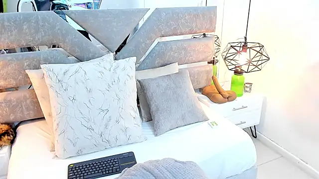 Snapshot of Slut_Milf_ chatting on 17, 7, 2026 Slut Milf online show from 17, 7, 2026